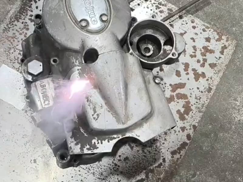 Pulse laser cleaning of engine oxide layer scene picture