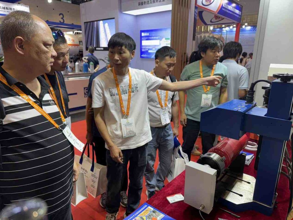 Zixu Marking represented the Chongqing Gas Industry Association at the 26th China International Exhibition on Gases 1