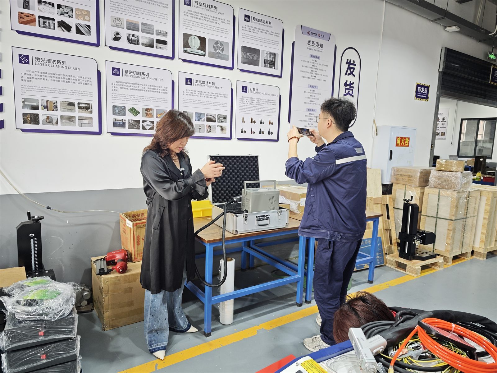 Q8A portable handheld laser marking machine with protective case and accessories