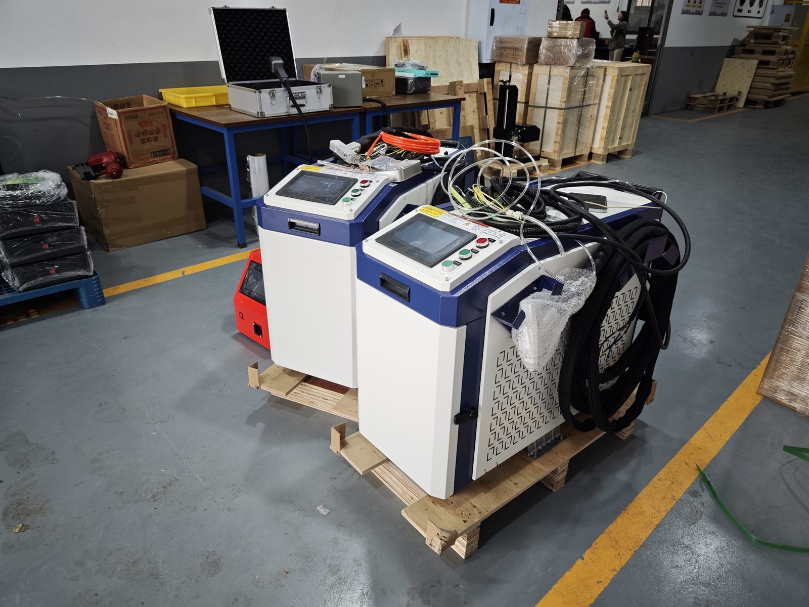 3000W handheld laser welding machine for motorcycle exhaust pipe manufacturing