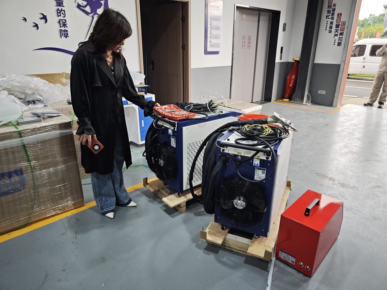 MAX 3000W laser source inside handheld laser welding machine