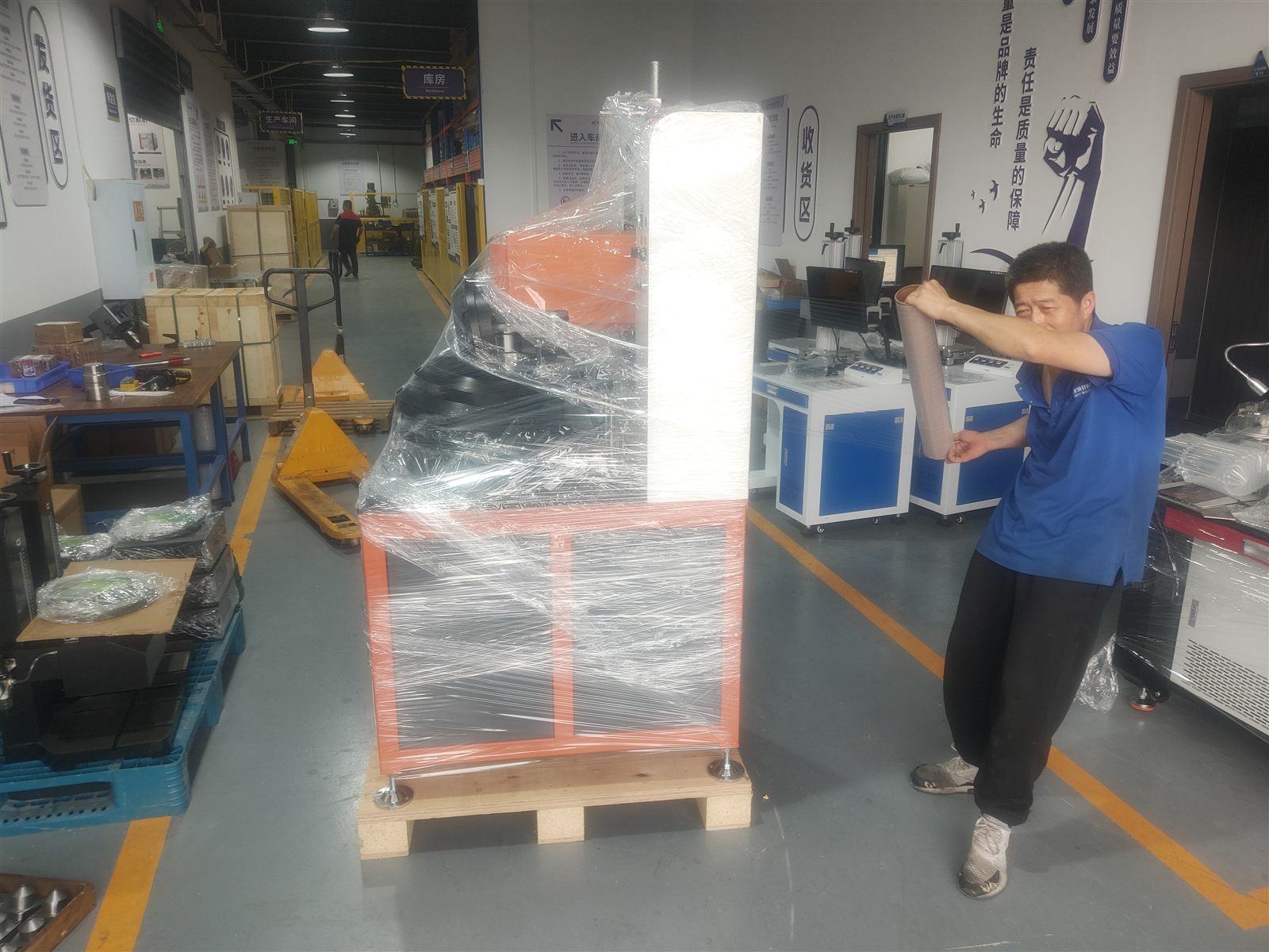 Automatic tire mounting machine at the partner automation equipment facility
