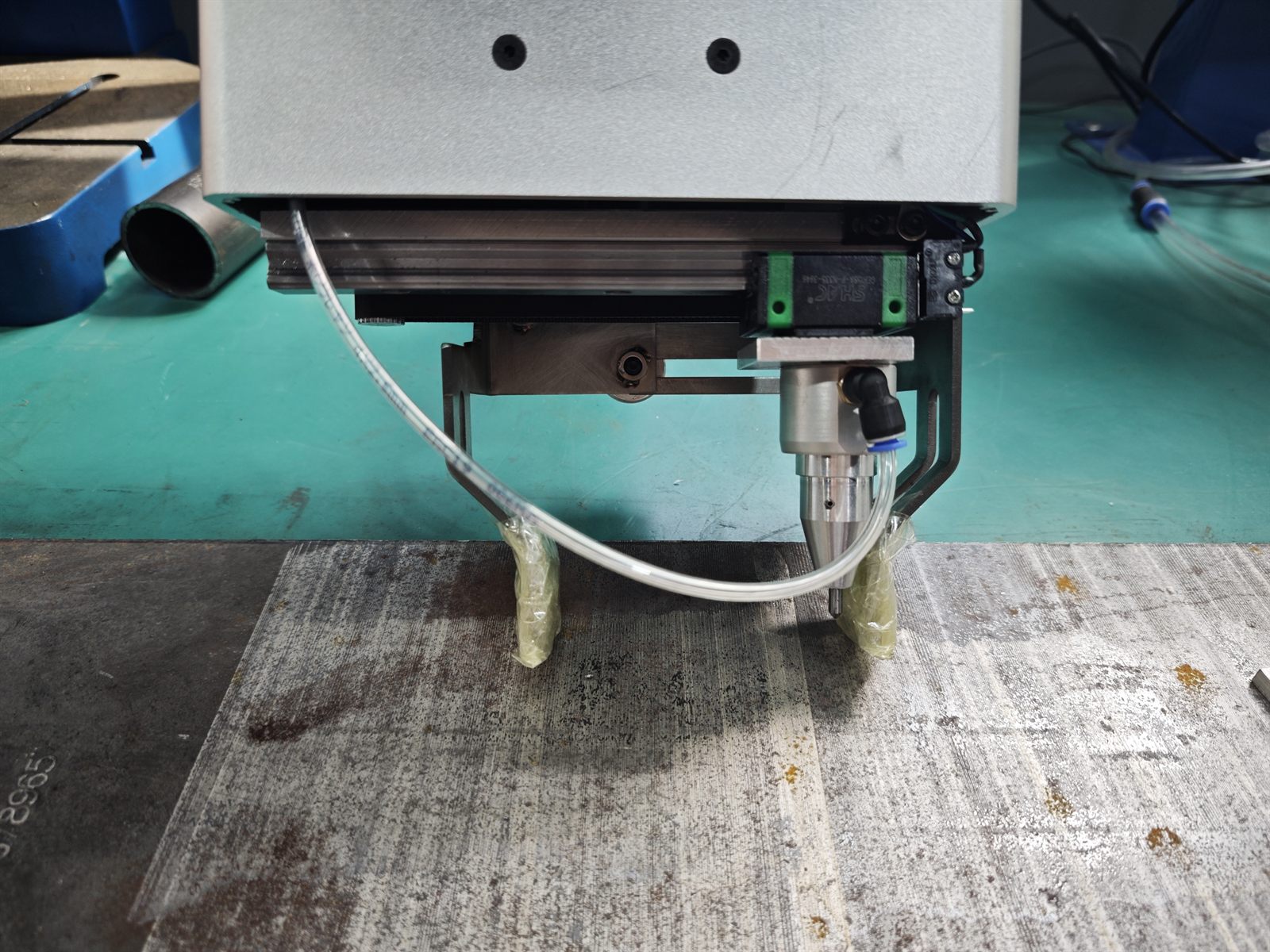 Battery powered pneumatic dot peen marking machine