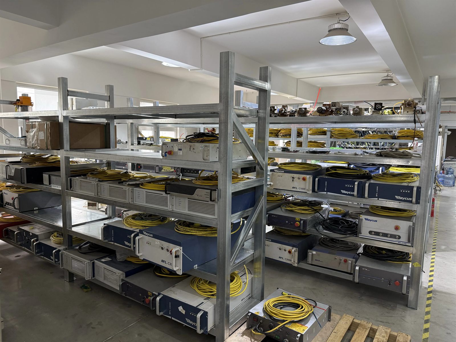 Zixu Chuke laser sources in the workshop prepared for inspection and hot-weather maintenance