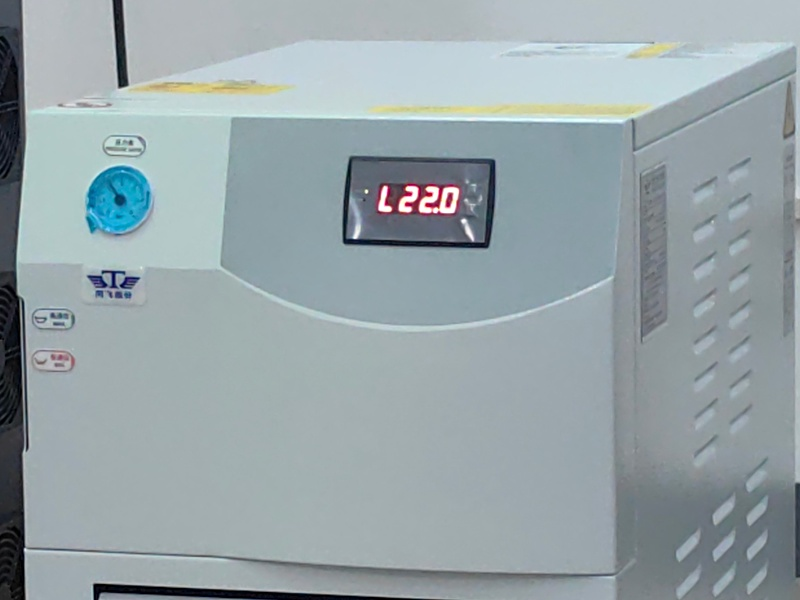 Constant-temperature chiller